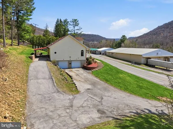 a view of a back yard of the house