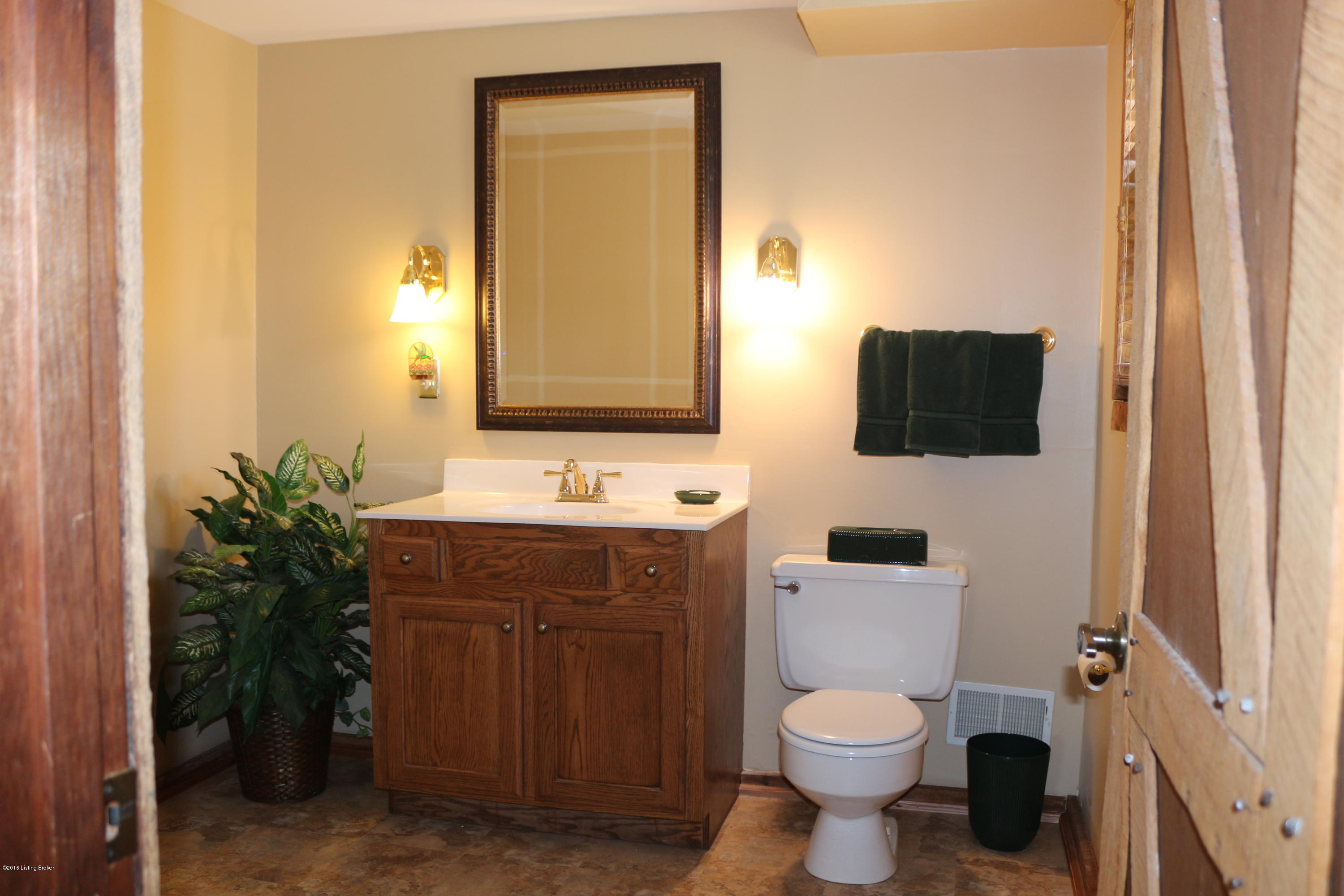 7401 Tallwood Road Prospect, KY 40059 - Photo 30 of 39 1/ 2 bath with outside access from the in-ground pool