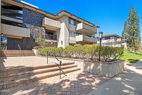 $5,300 | 111 South Orange Grove Boulevard, Unit 309, Pasadena, CA 91105