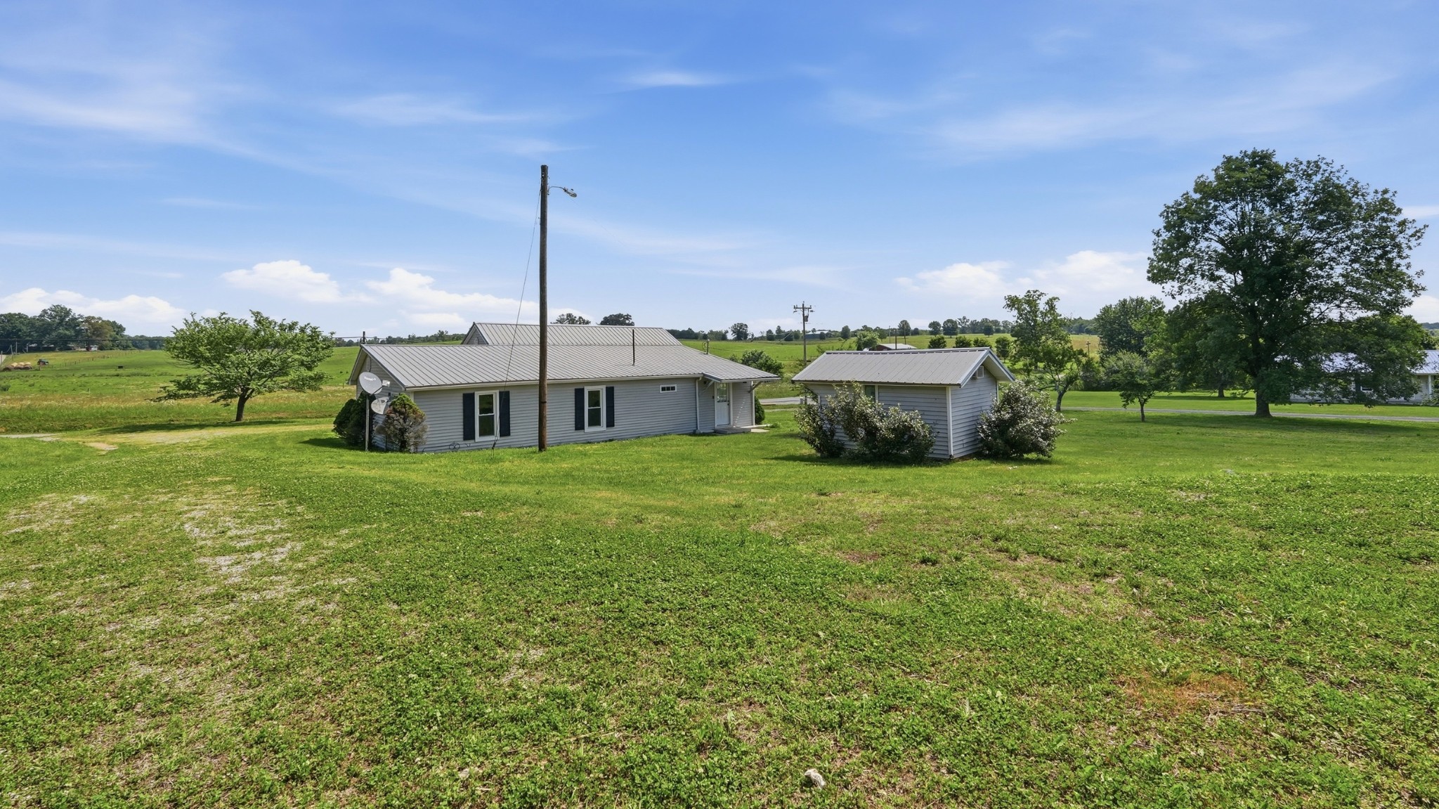469 Fred Cooper Road McMinnville, TN 37110 - Photo 41 of 46 a aerial view of a house with big yard