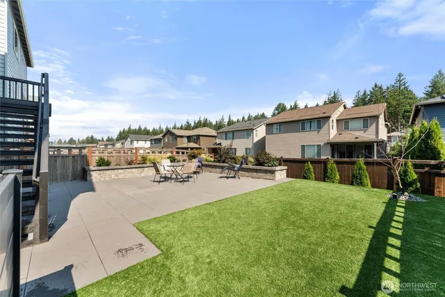 a view of an entryway of the house