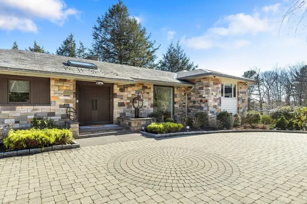 $5,700,000 | 9 Singletree Road, Brookline, MA 02467
