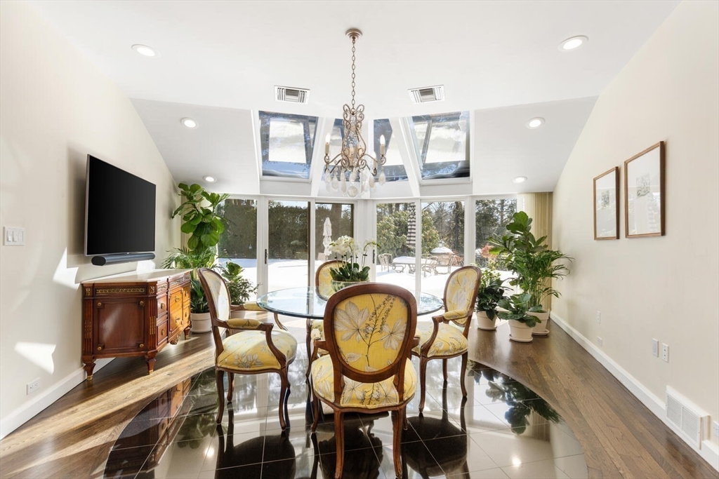 9 Singletree Road Brookline, MA 02467 - Photo 9 of 39