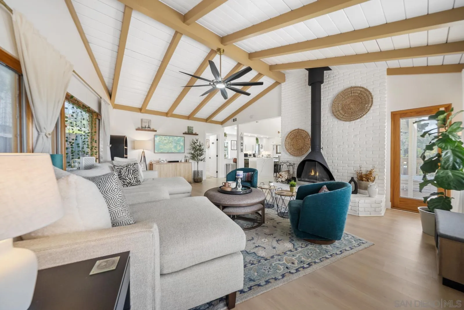 3975 Apore Street La Mesa, CA 91941 - Photo 2 of 31 Living Room
