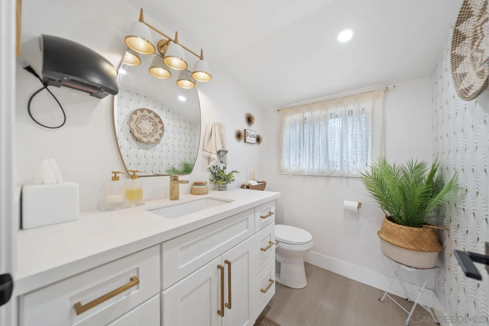 3975 Apore Street La Mesa, CA 91941 - Photo 9 of 31 half bath