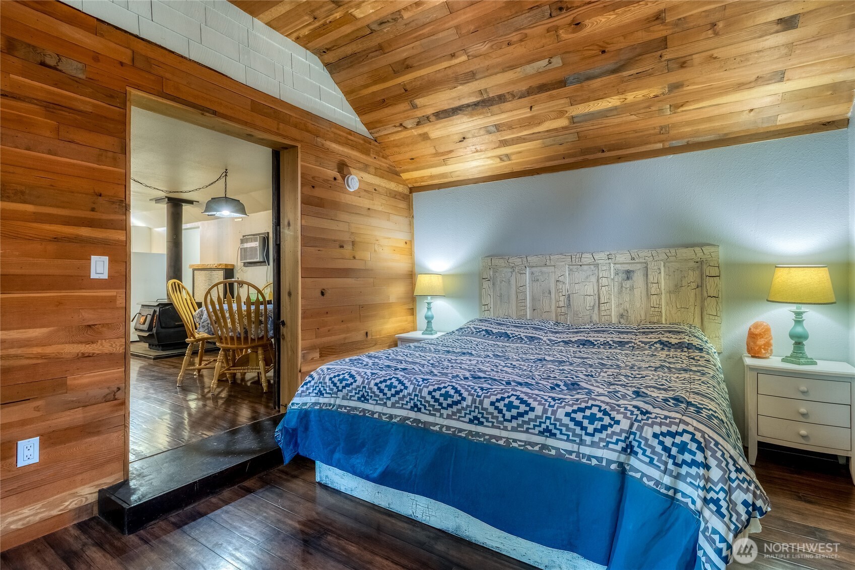 48 Blue Jay Loop Walla Walla, WA 99362 - Photo 13 of 21 a bedroom with a bed and a lamp