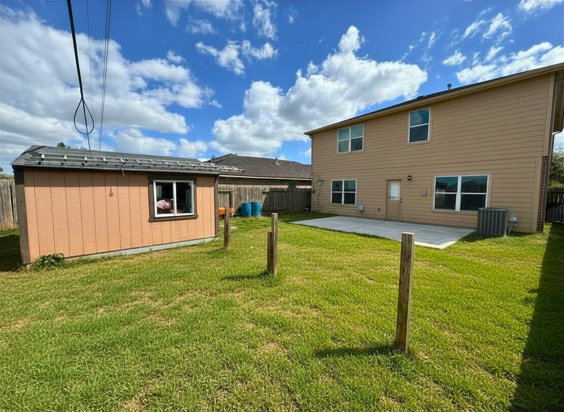 1835 Garnet Breeze Drive Rosharon, TX 77583 - Photo 18 of 19 a view of a house with a backyard