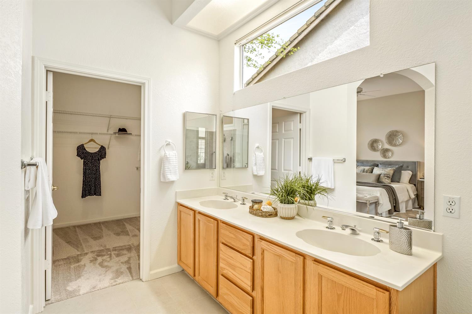 4081 Rose Creek Road Roseville, CA 95747 - Photo 29 of 52 a bathroom with a sink and a mirror