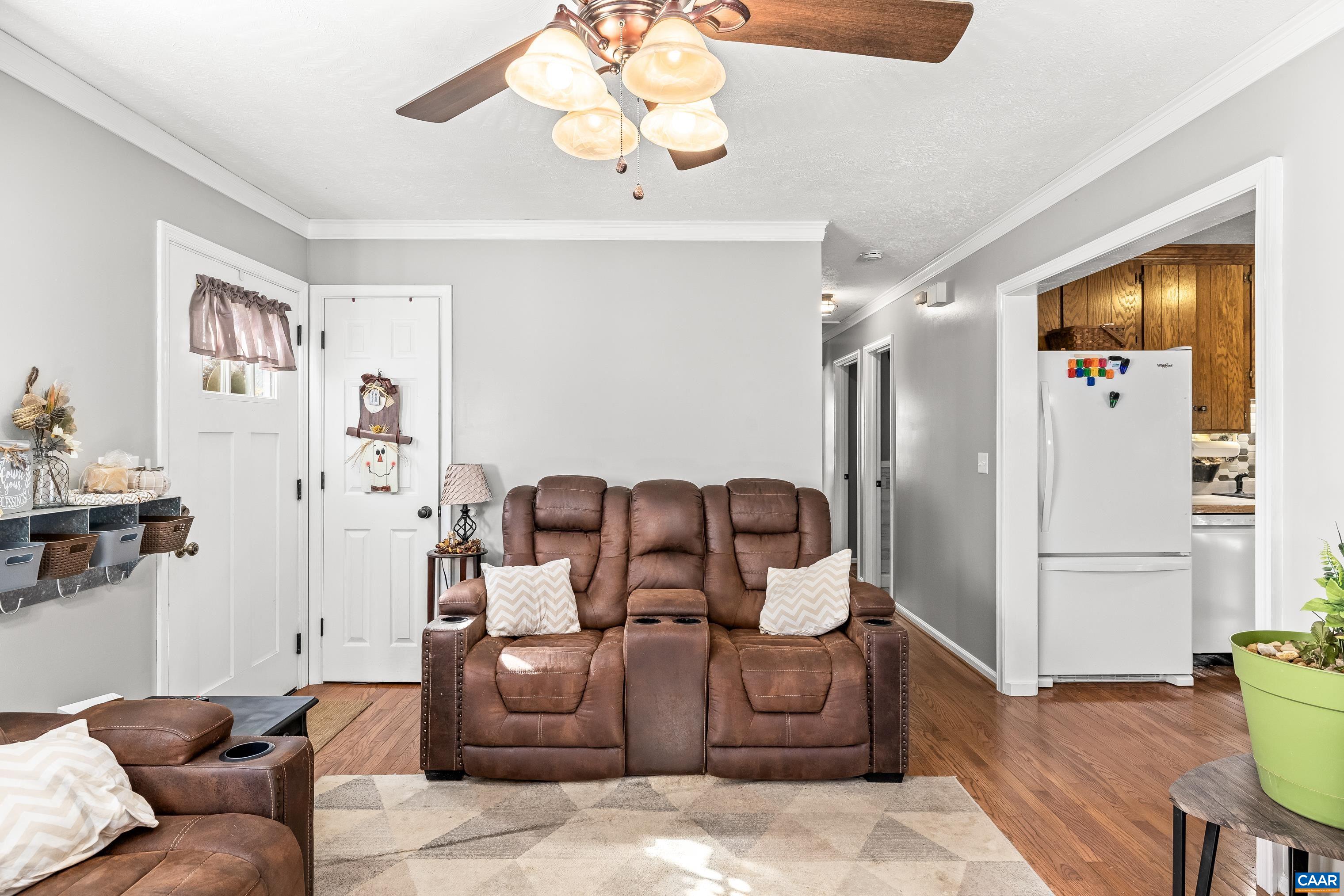 89 Fox Hollow Road Ruckersville, VA 22968 - Photo 8 of 37 a living room with furniture