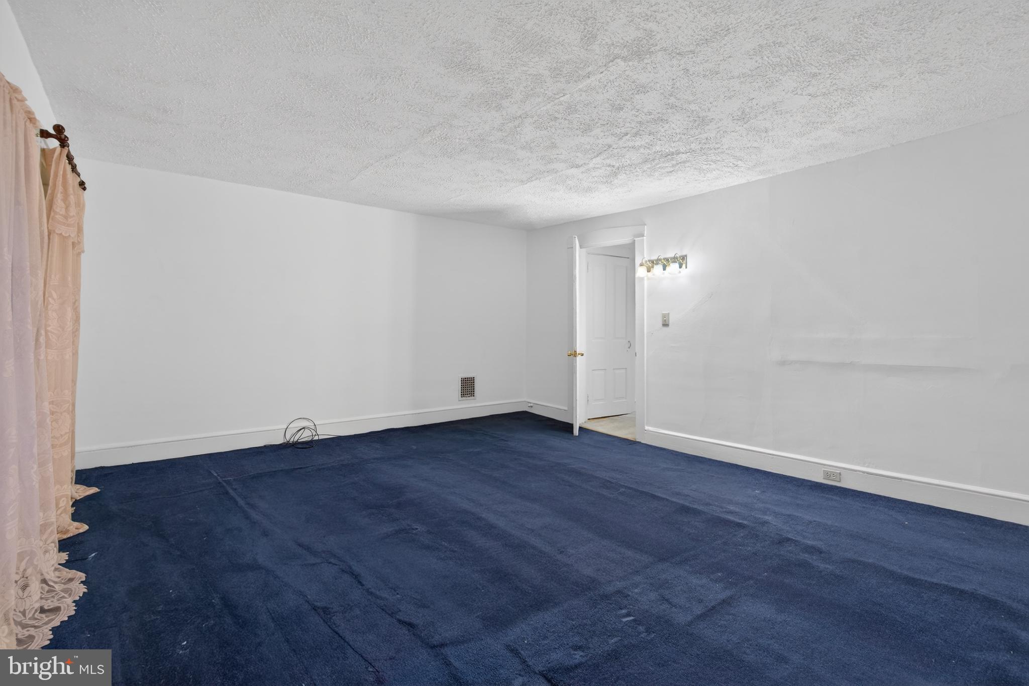 340 East Frederick Street Lancaster, PA 17602 - Photo 21 of 32 Spacious room with potential for creativity.