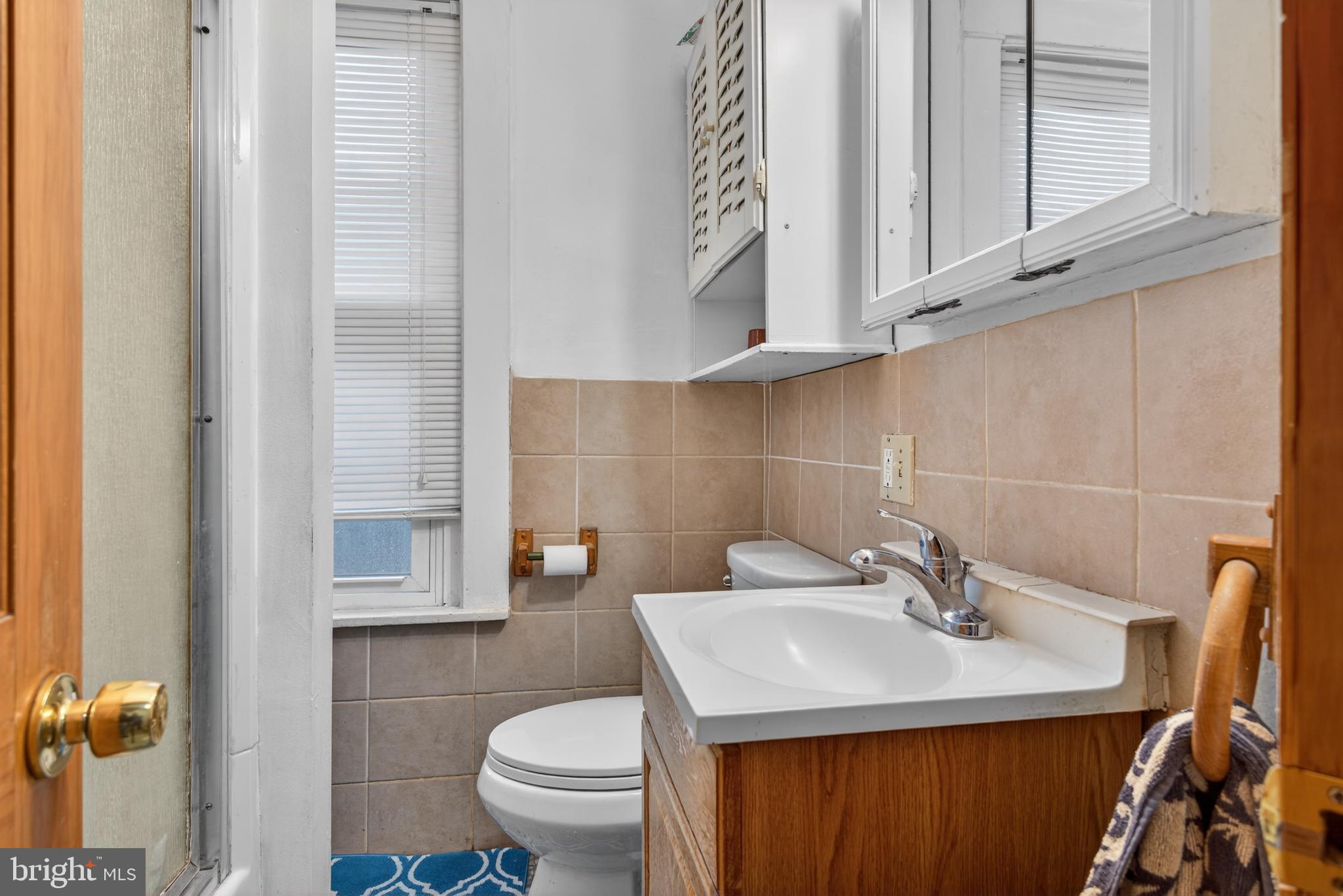 340 East Frederick Street Lancaster, PA 17602 - Photo 4 of 32 Charming bathroom with modern touches.