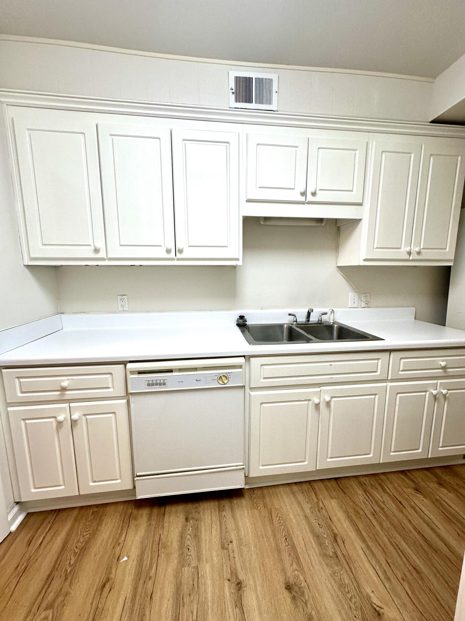 2846 Walton Way Augusta, GA 30909 - Photo 4 of 21 Photo Oct 09 2024, 1 04 11 PM