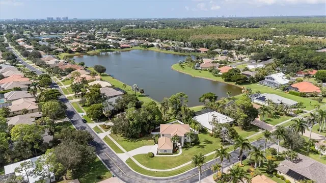 $1,225,000 | 2066 Imperial Circle, Naples, FL 34110