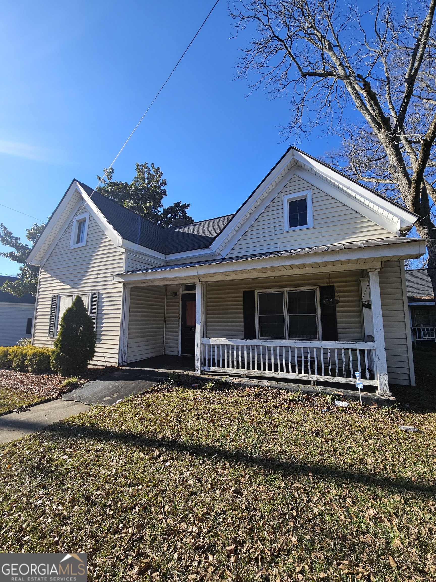 160 North Broad Street Winder, GA 30680 - Photo 4 of 10 a front view of a house with a yard