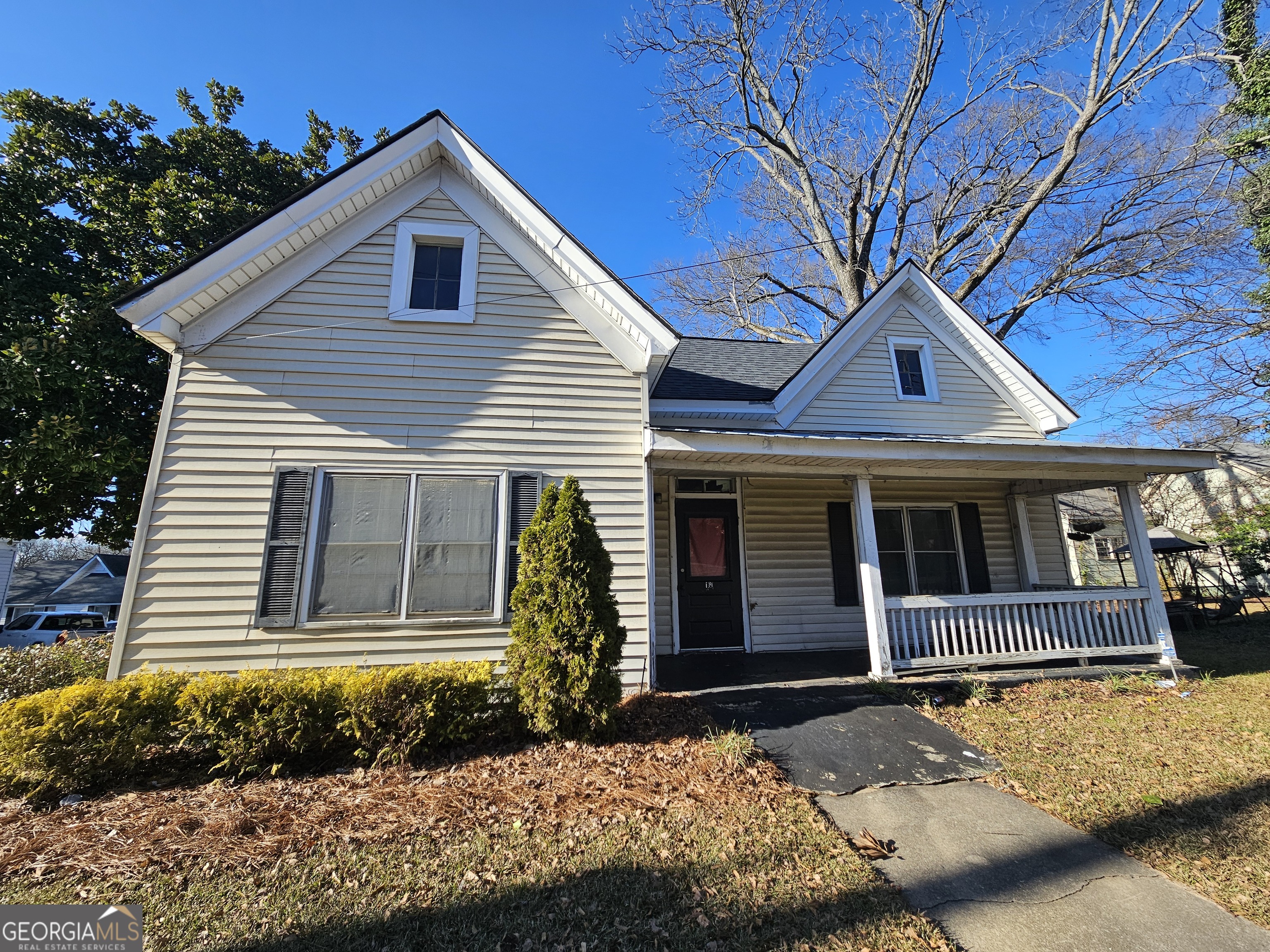 160 North Broad Street Winder, GA 30680 - Photo 5 of 10 a front view of a house with a yard