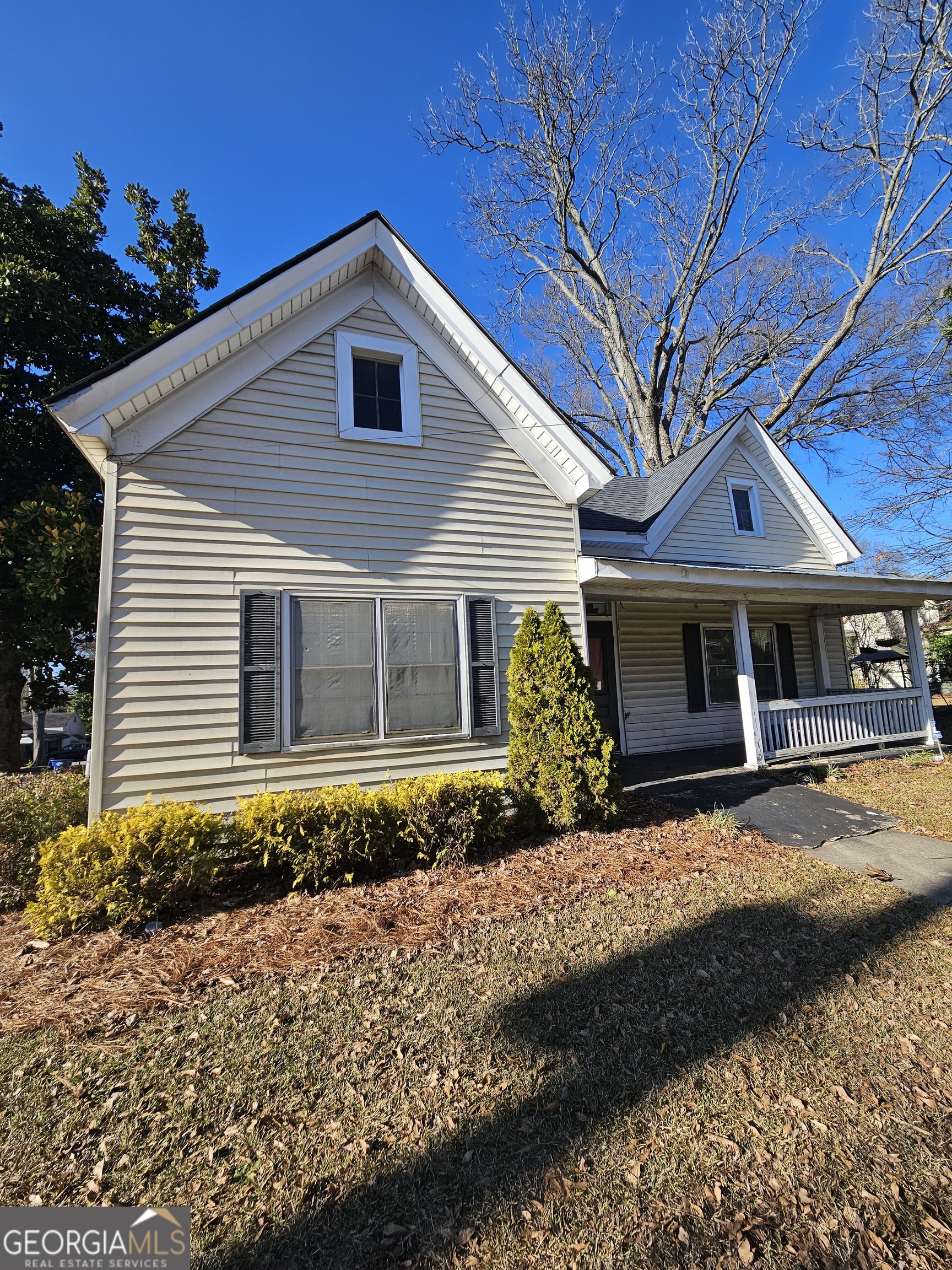 160 North Broad Street Winder, GA 30680 - Photo 6 of 10 a front view of a house with a yard