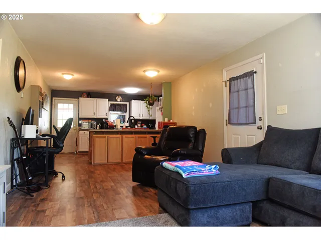 $225,000 | 1542 Northeast Hollis Street, Roseburg, OR 97470