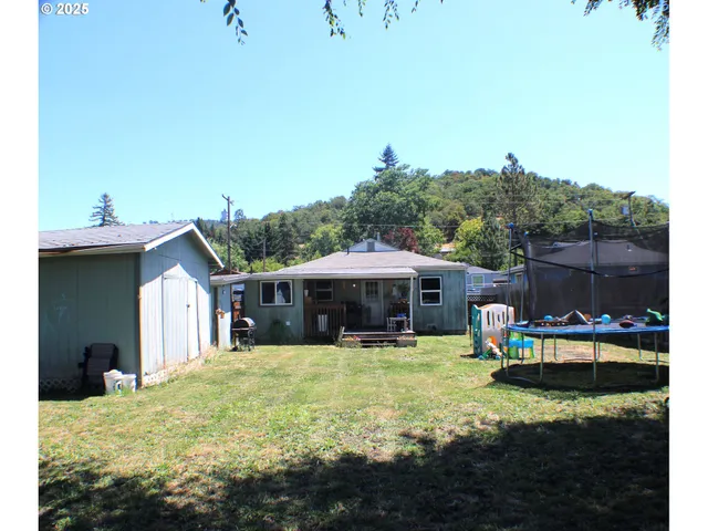 $225,000 | 1542 Northeast Hollis Street, Roseburg, OR 97470