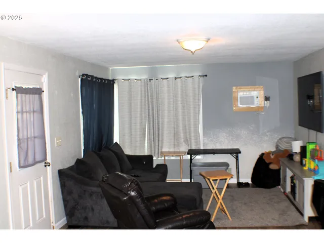 $225,000 | 1542 Northeast Hollis Street, Roseburg, OR 97470