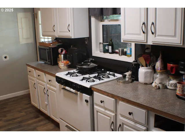 $225,000 | 1542 Northeast Hollis Street, Roseburg, OR 97470