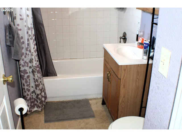 $225,000 | 1542 Northeast Hollis Street, Roseburg, OR 97470