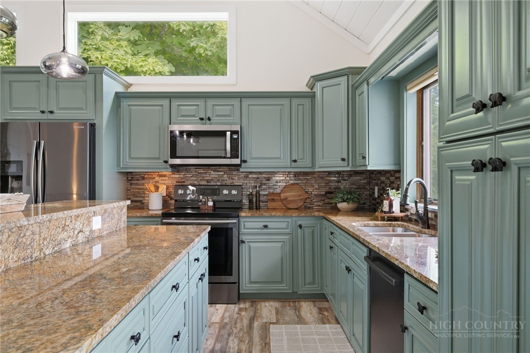 107 Glen View Road Boone, NC 28607 - Photo 6 of 49