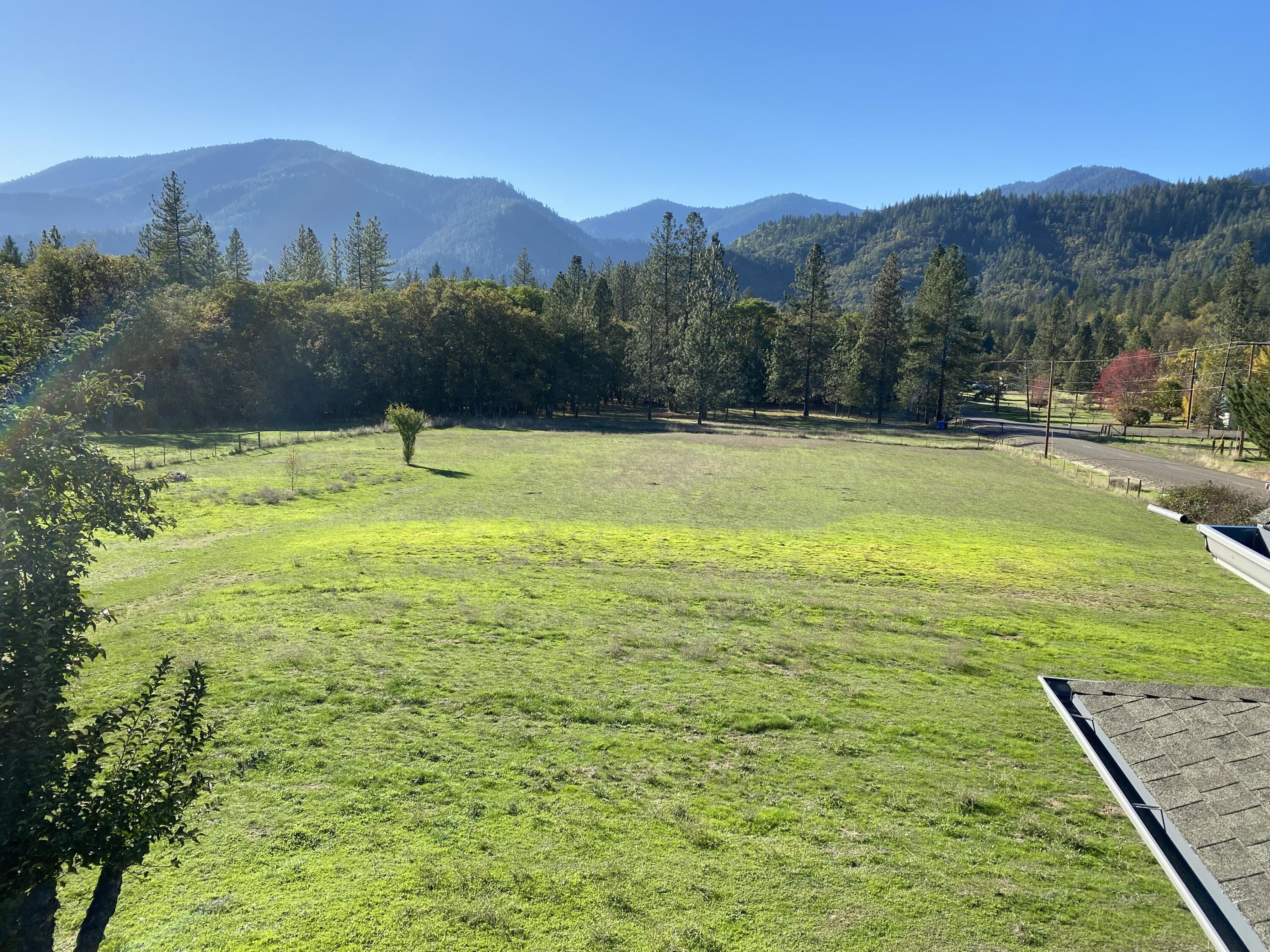726 Earhart Road Rogue River, OR 97537 - Photo 34 of 35 front field