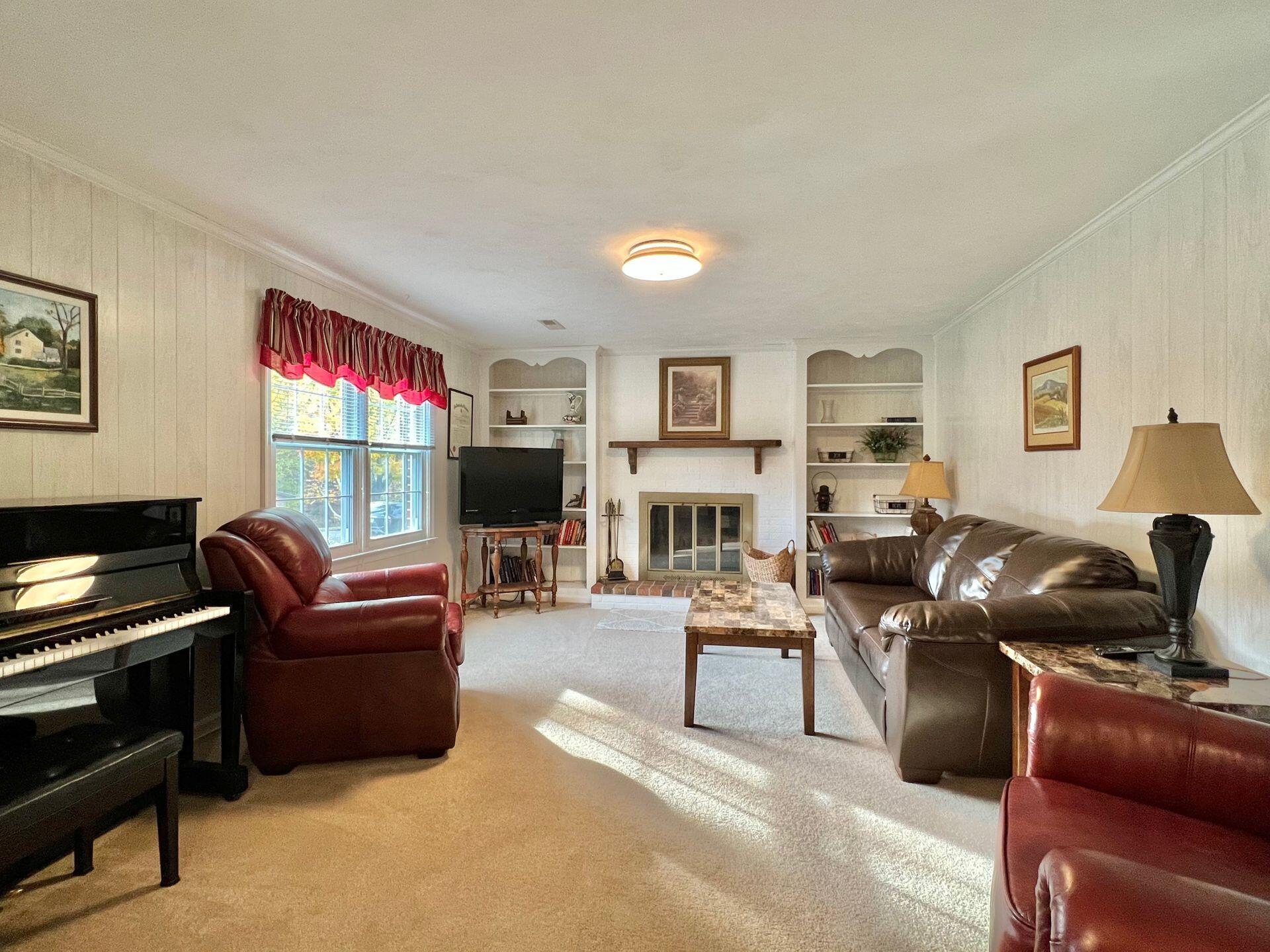6580 Forest View Road Roanoke, VA 24018 - Photo 9 of 56 Family Room