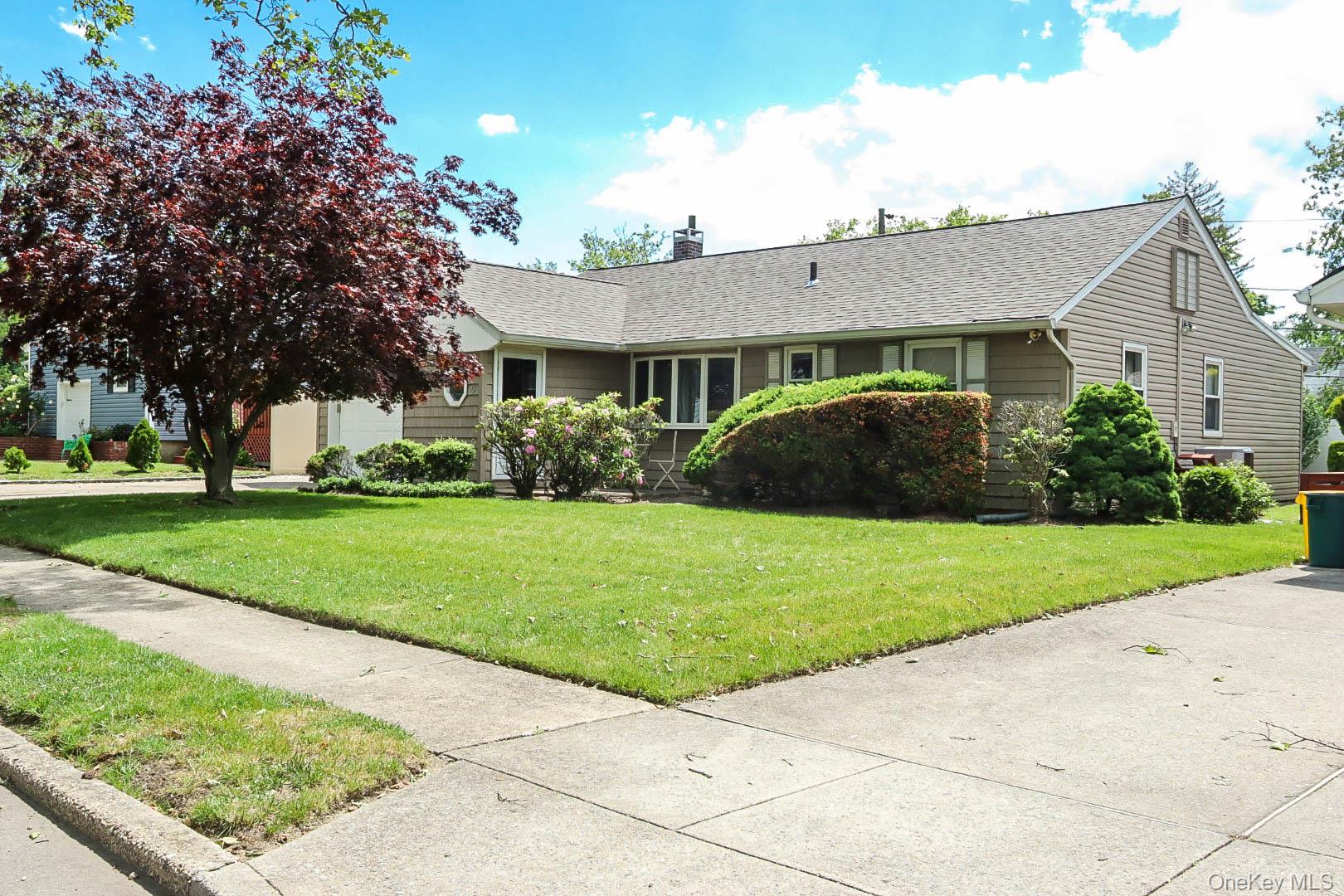 32 Sycamore Road Valley Stream, NY 11581 - Photo 1 of 14