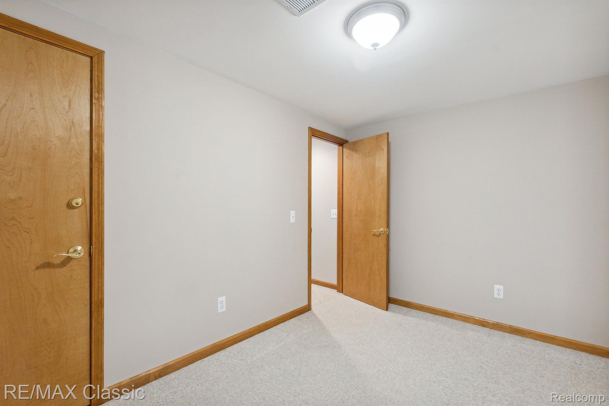 12127 Shaffer Road Davisburg, MI 48350 - Photo 29 of 42 Gallery Image 29