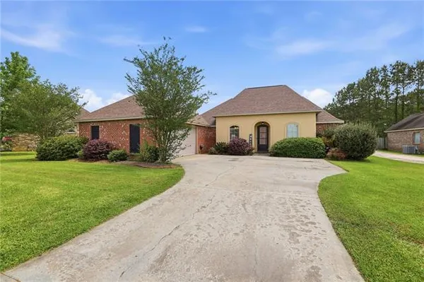 $289,900 | 38606 Red Bud Lane, Denham Springs, LA 70706