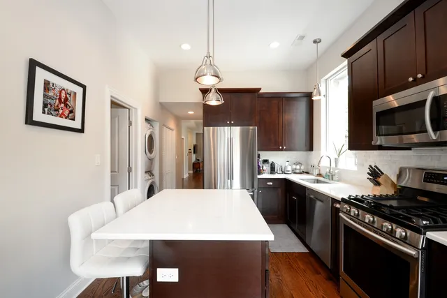 $2,900 | 1545 North Claremont Avenue, Unit 2, Chicago, IL 60622