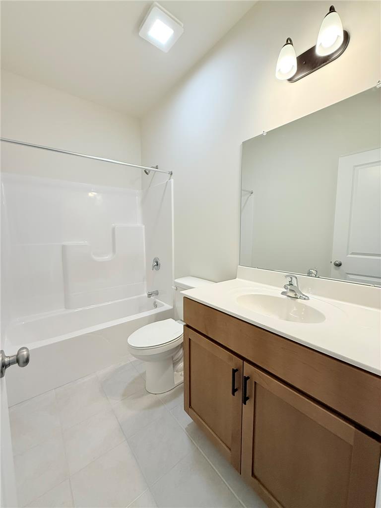 328 Abby Road, Unit LOT 15 Macungie, PA 18062 - Photo 23 of 26 1st-floor hall bath