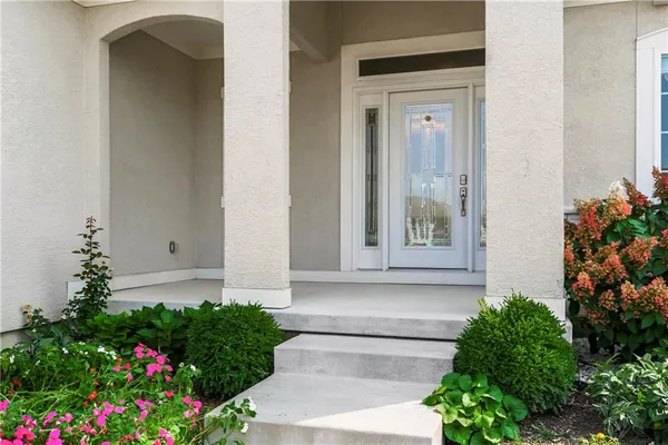 $588,000 | 6709 Northwest 105th Street, Kansas City, MO 64154