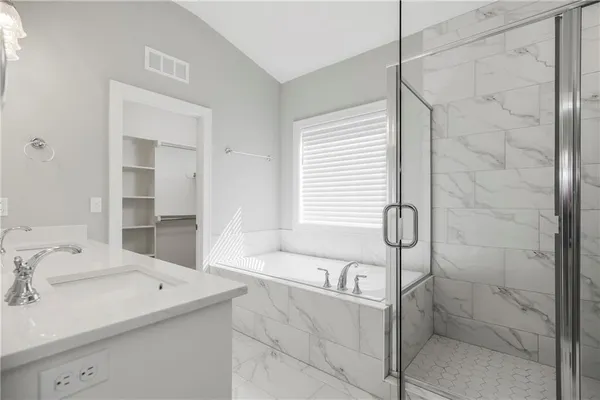 $588,000 | 6709 Northwest 105th Street, Kansas City, MO 64154