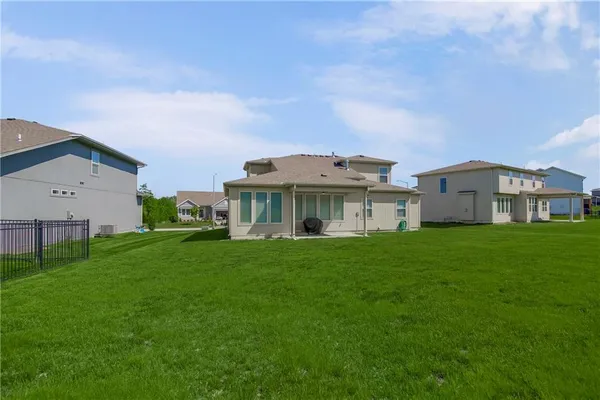 $588,000 | 6709 Northwest 105th Street, Kansas City, MO 64154