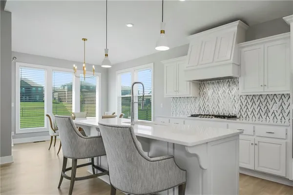 $588,000 | 6709 Northwest 105th Street, Kansas City, MO 64154