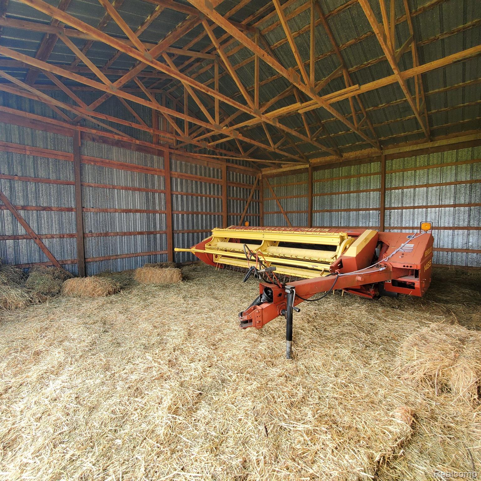 5253 North Henderson Road Davison, MI 48423 - Photo 33 of 51 Inside section 1 of large barn