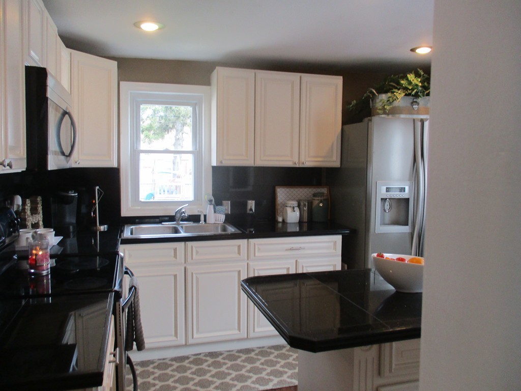 87 Ontario Street Springfield, MA 01104 - Photo 3 of 13 Gallery Image 3