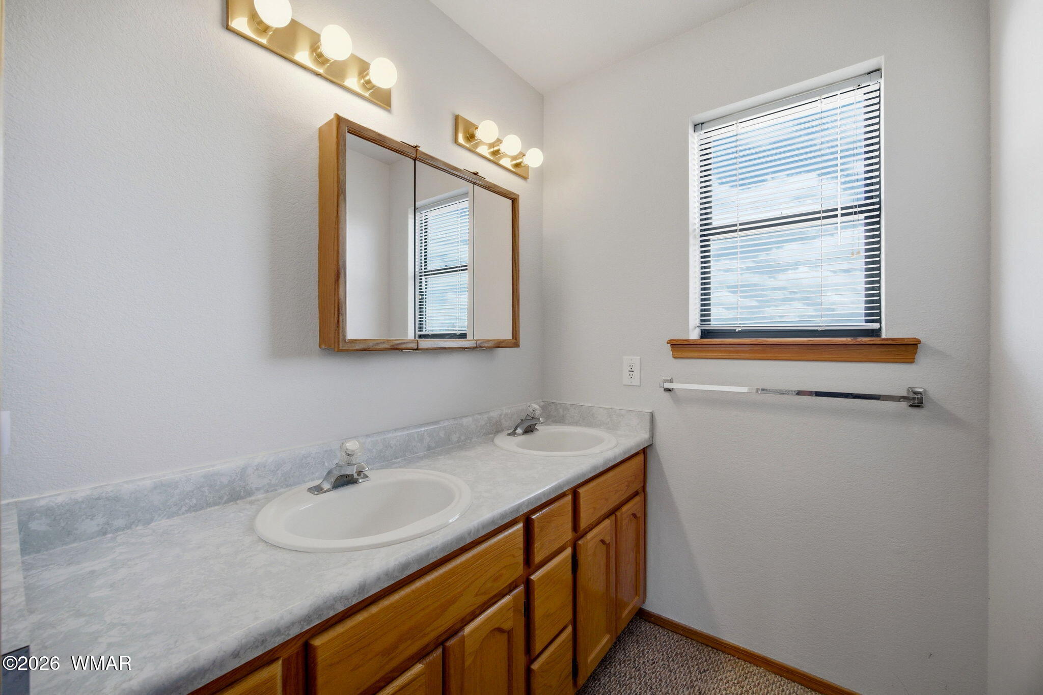 2806 Sky Hawk Drive Overgaard, AZ 85933 - Photo 27 of 43 a bathroom with 2 sink and a mirror