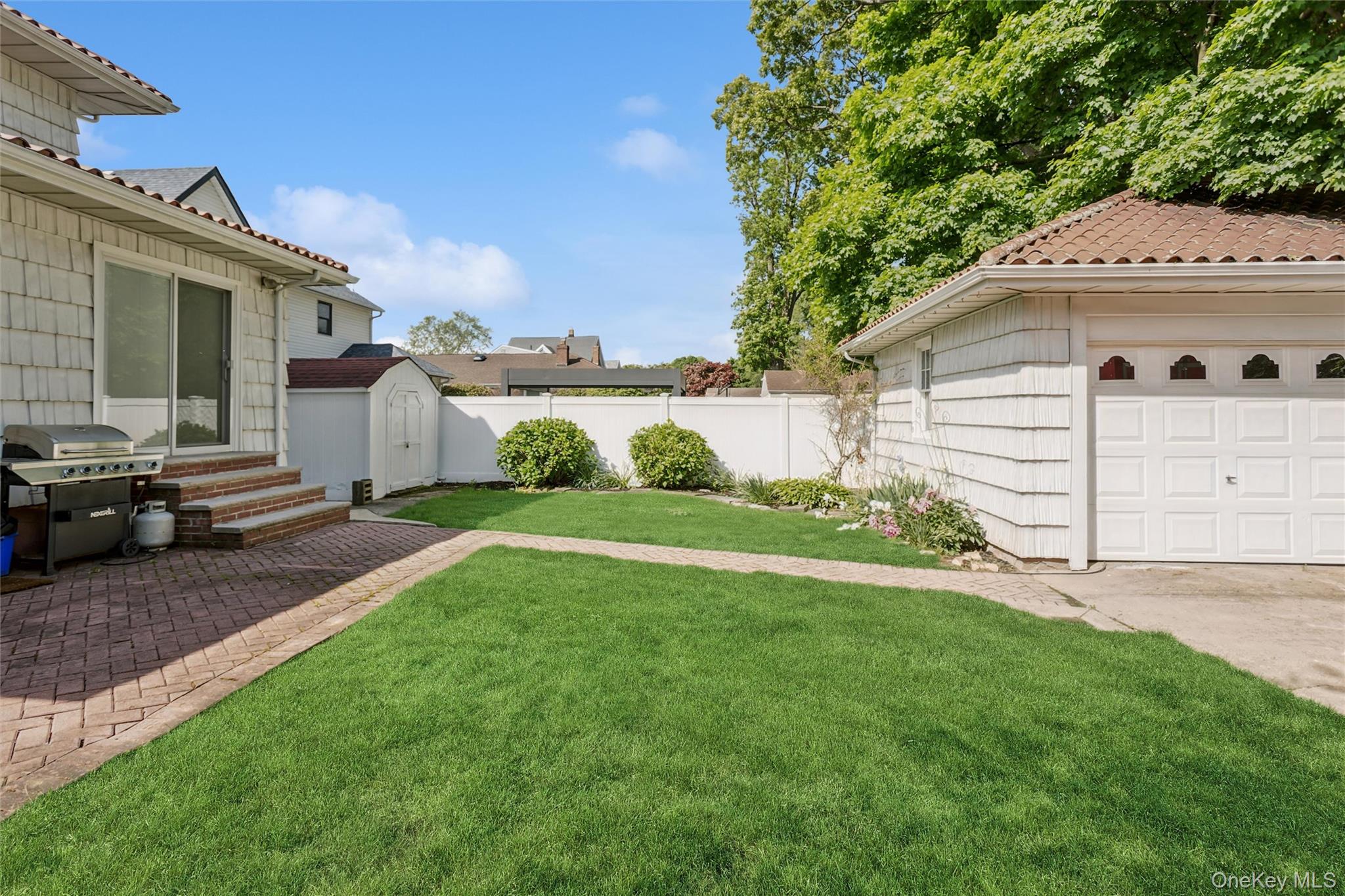 50 Roxbury Road Rockville Centre, NY 11570 - Photo 37 of 45