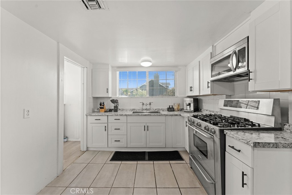 520 West Randall Avenue Rialto, CA 92376 - Photo 14 of 31