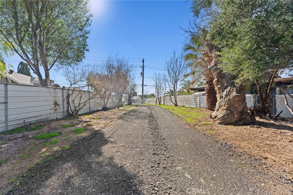 520 West Randall Avenue Rialto, CA 92376 - Photo 25 of 31