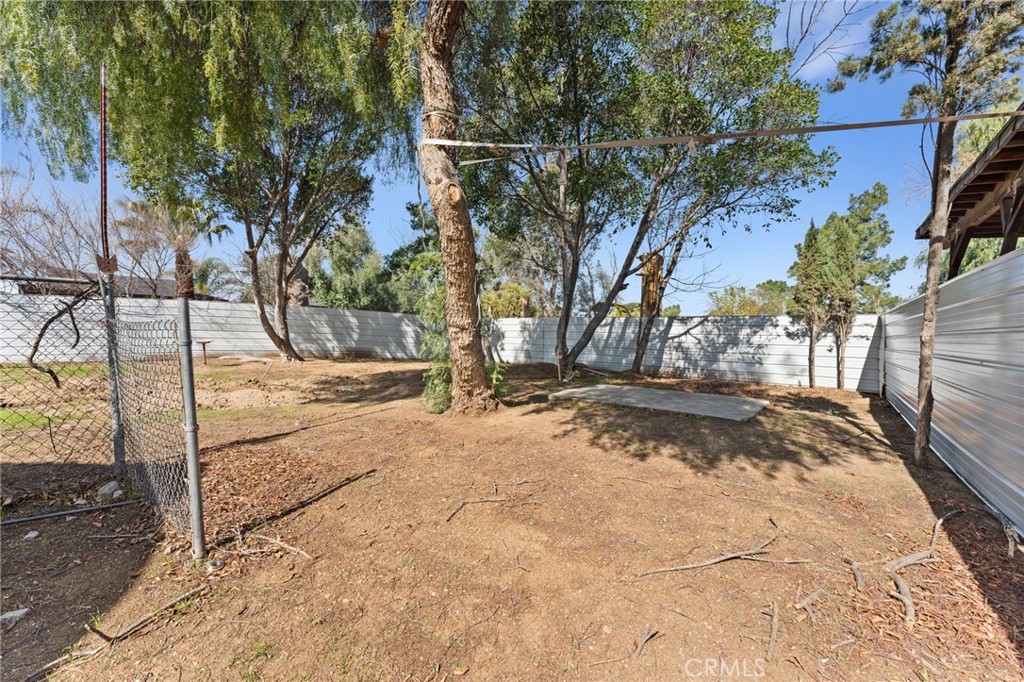 520 West Randall Avenue Rialto, CA 92376 - Photo 28 of 31