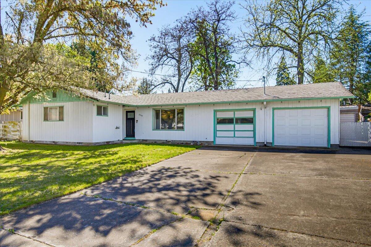 2764 Ruth Drive Medford, OR 97504 - Photo 1 of 27 04-4