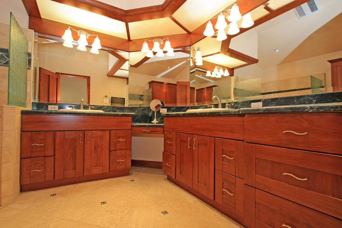 210 Wagon Wheel Road Palm Desert, CA 92211 - Photo 21 of 27 a view of a kitchen with cabinets