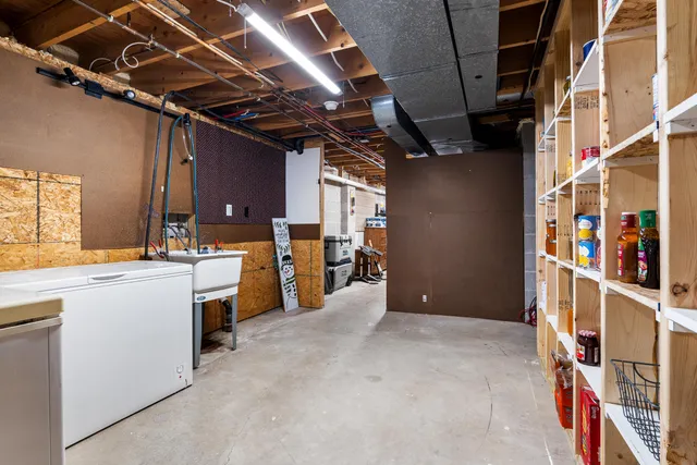 $382,500 | 3912 Wildwood Drive, Manitowoc, WI 54220