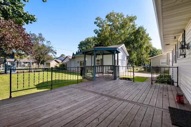 $382,500 | 3912 Wildwood Drive, Manitowoc, WI 54220