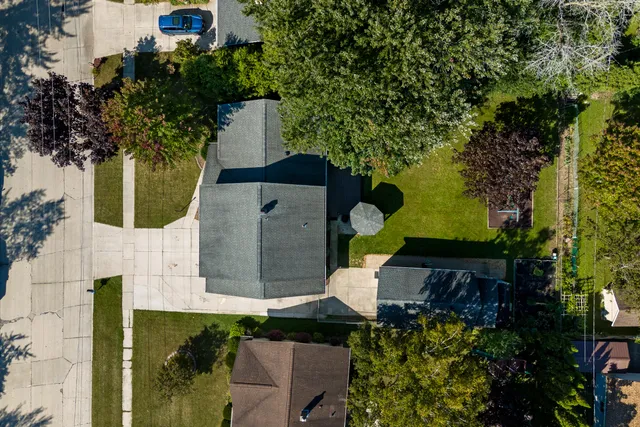 $382,500 | 3912 Wildwood Drive, Manitowoc, WI 54220