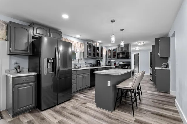 $382,500 | 3912 Wildwood Drive, Manitowoc, WI 54220